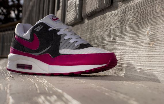 Nike WMNS Air Max Light “Bright Magenta”