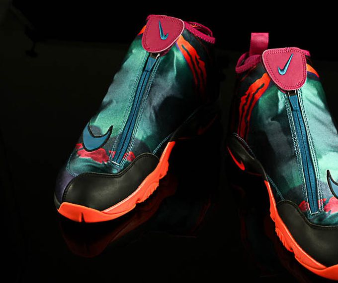 Nike Zoom Flight Glove “Tech Challenge” – Available