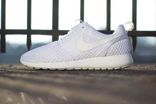 511881-111-nike-rosherun-pure-platinum-01-540x360