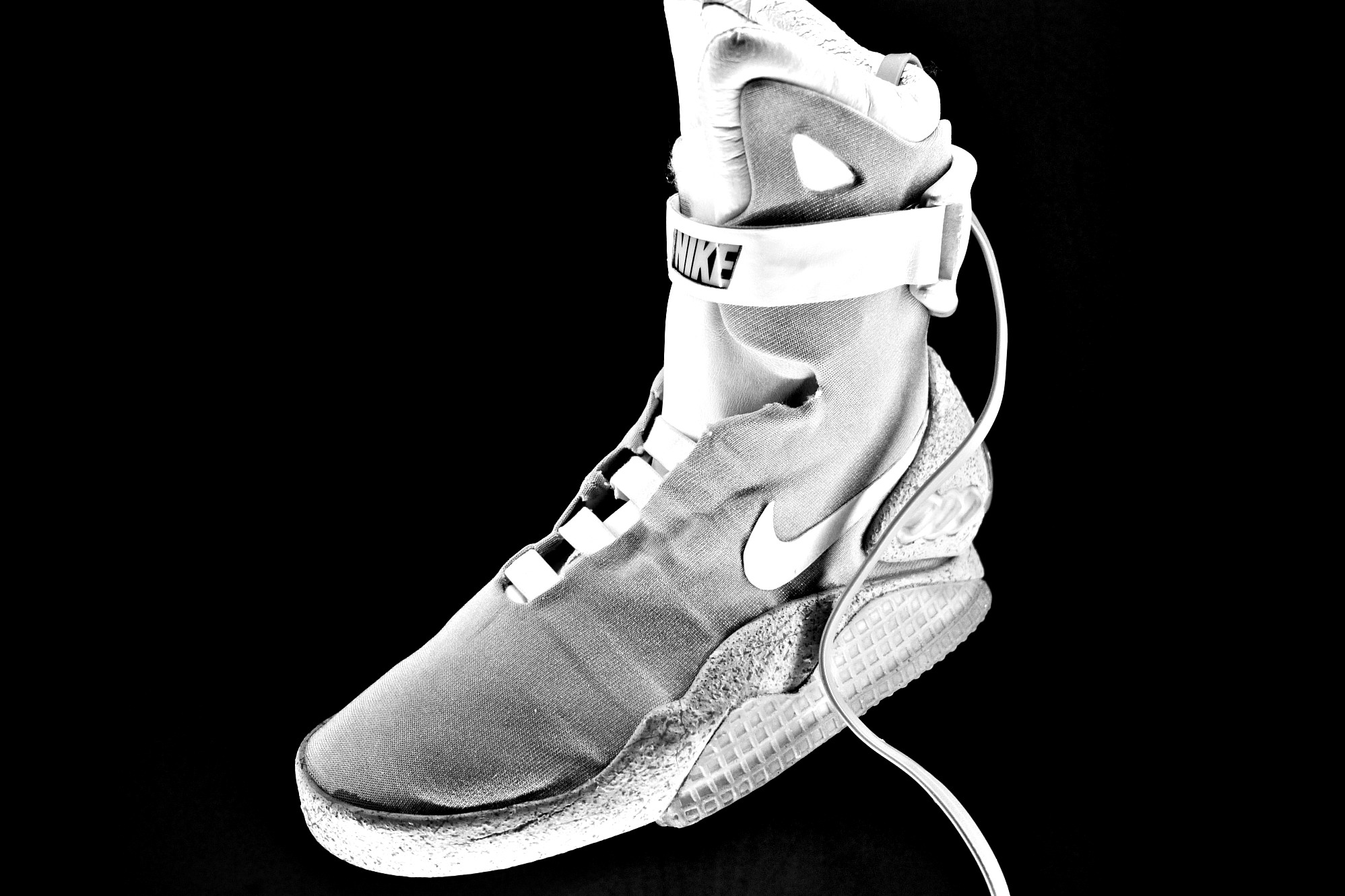 nike-air-mag-back-for-the-future-1