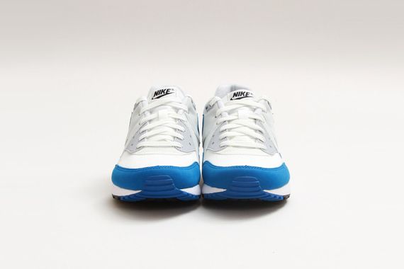 Nike-Air-Max-Light-Essential-Summit-White-Military-Blue-02_result