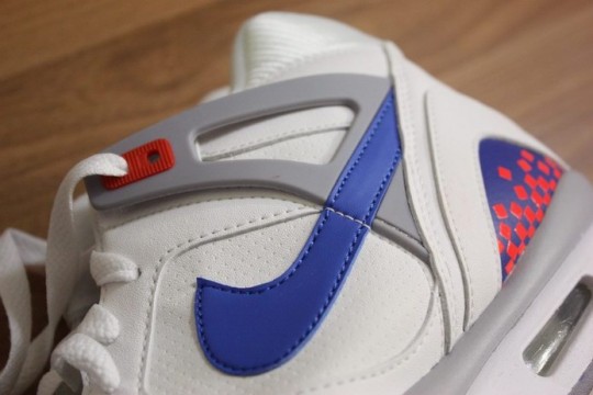 Nike-Air-Tech-Challenge-II-White-Blue-Infrared-7-540x360