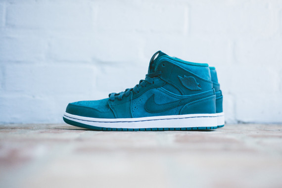 air-jordan-1-mid-nouveau-night-shadow-02-570x380