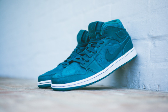 air-jordan-1-mid-nouveau-night-shadow-09-570x380