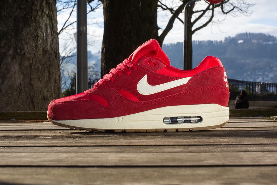 nike-air-max-1-red-suede-gum