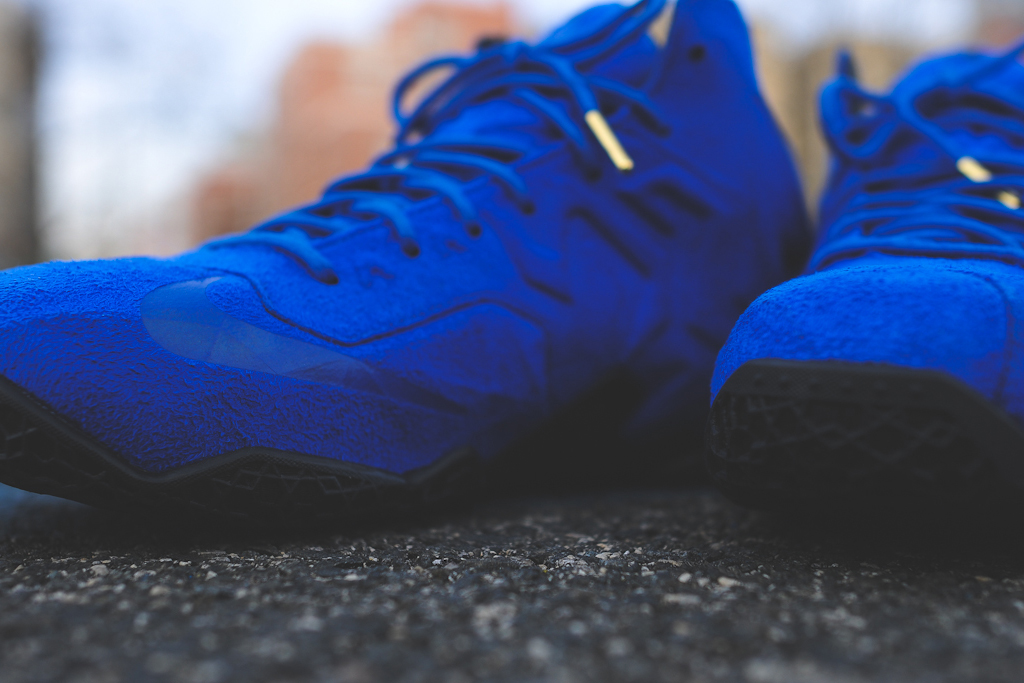 nike-lebron-11-xi-ext-blue-suede-3