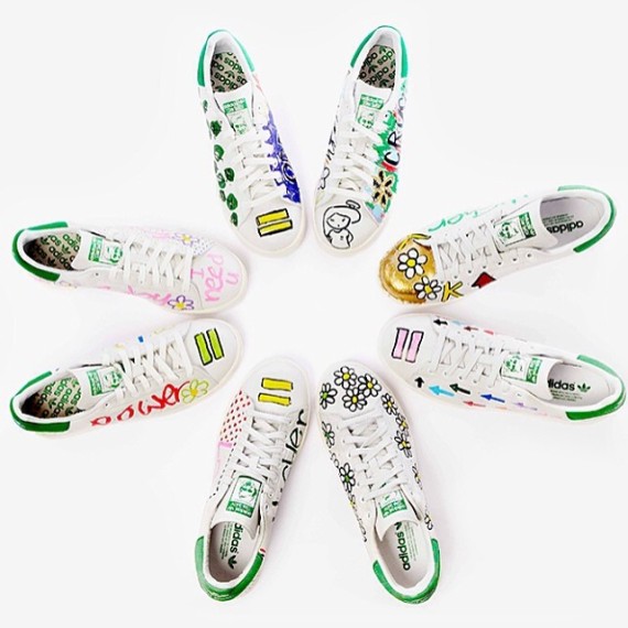 adidas-stan-smith-pharrell-hand-painted-charity-01-570x570 (2)