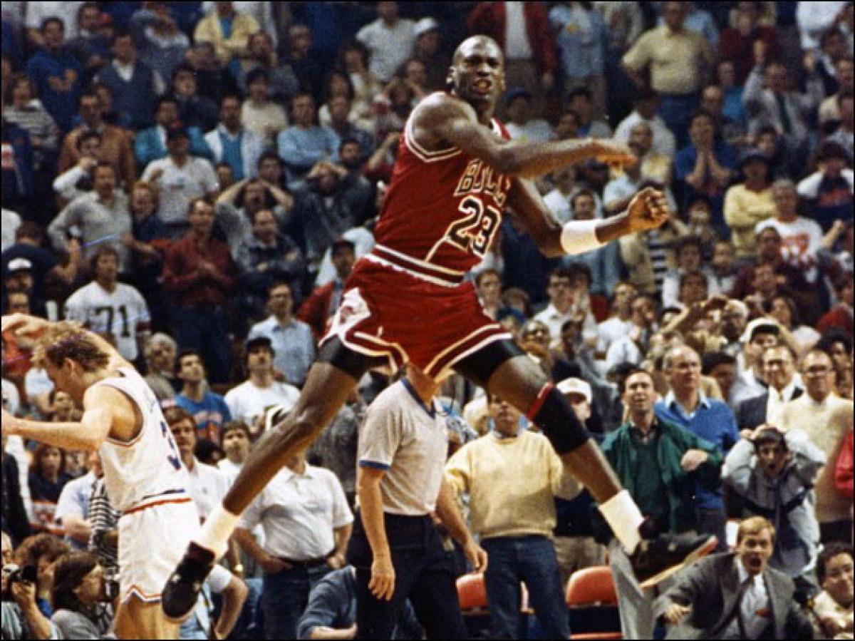 Michael Jordan wears Air Jordan 4 “Bred” during “The Shot”