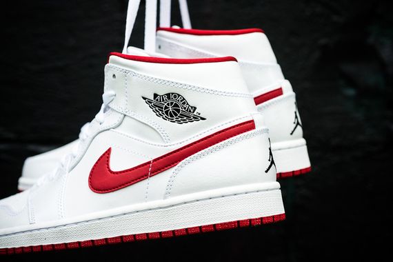 Air Jordan 1 Mid – White/Gym Red