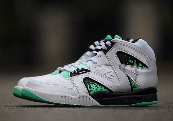 Nike Air Tech Challenge Hybrid- New Colorways