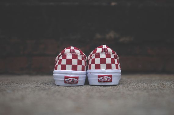 vans-slip on-checkerboard-white-red_03