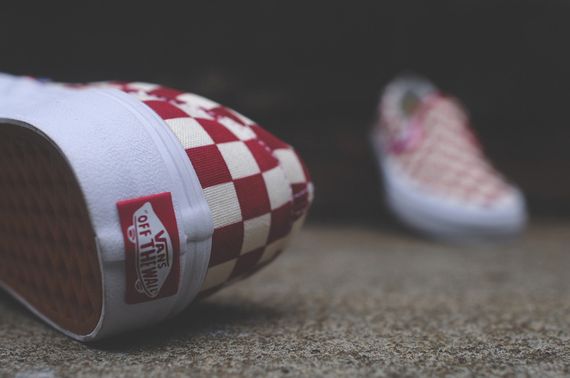 vans-slip on-checkerboard-white-red_07