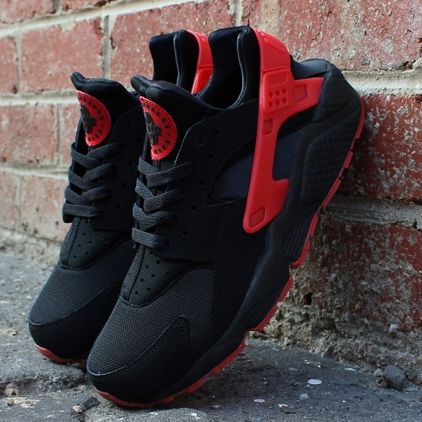 Nike Air Huarache – Black – Red