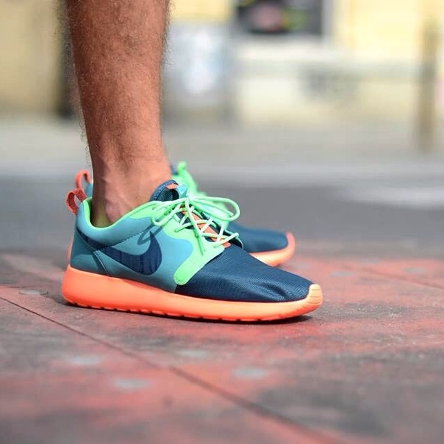 Nike Roshe Run “Poison Green”