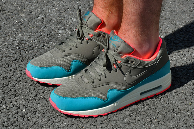 nike-air-max-1-gris-bleu-infrared-4