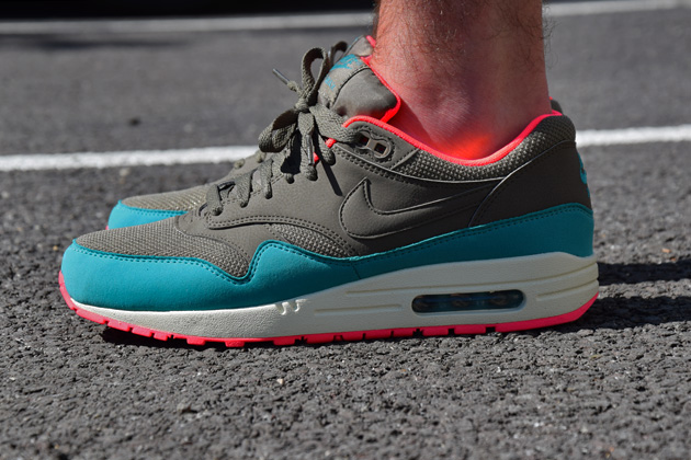 nike-air-max-1-gris-bleu-infrared-5