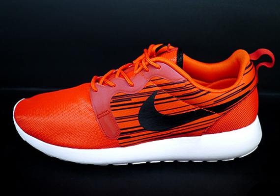 Nike Roshe Run Hyperfuse – Atomic Red – Black