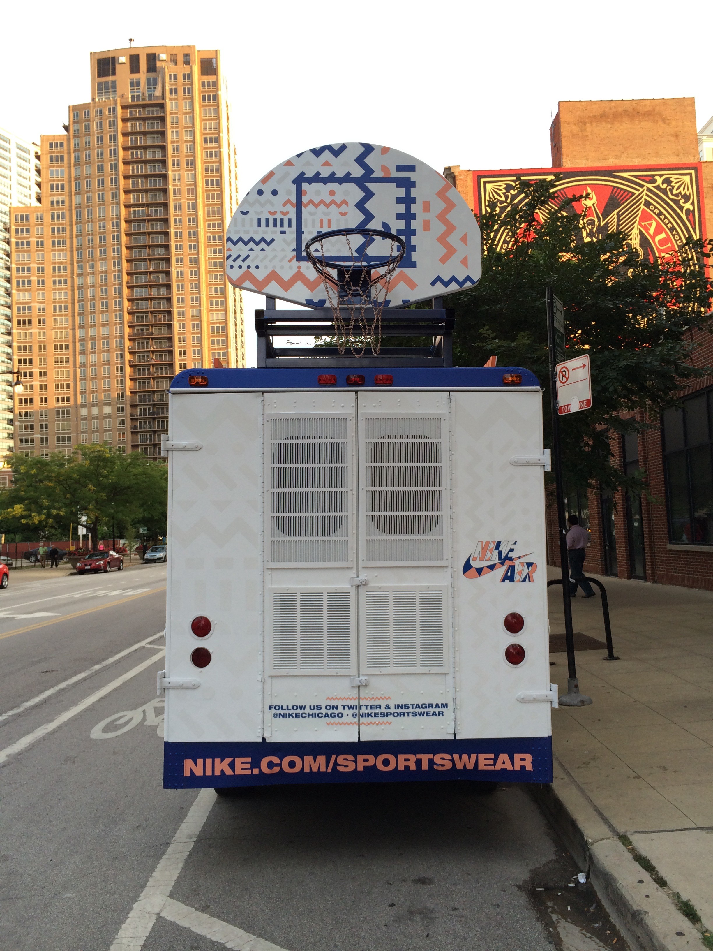 nike-sportswear-ice-cream-truck-chicago.jpg_03