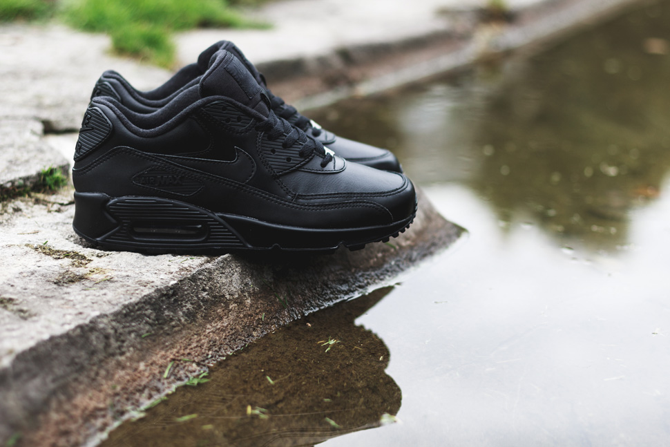 nike-air-max-90-leather-triple-black-1