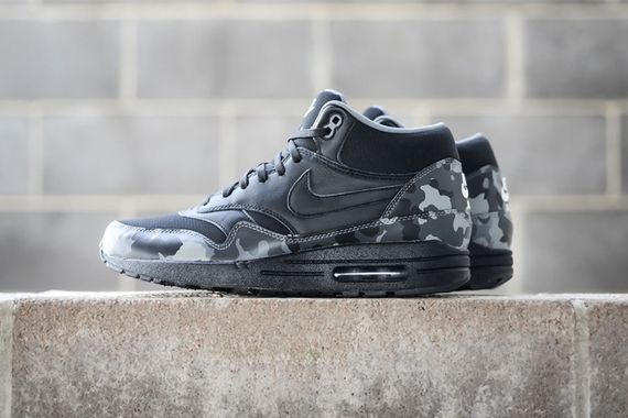 nike-black camo fb pack