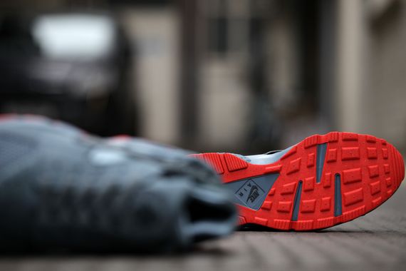 nike-air huarache fb-graphite-crimson_04