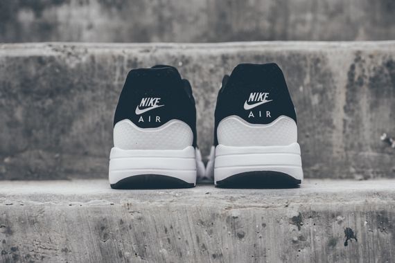 nike-air max 1 ultra moire-black-white_04