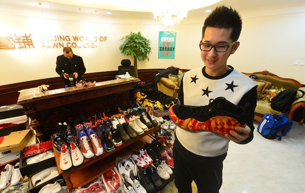 Guy sells sneakers to buy a $160K Apartment
