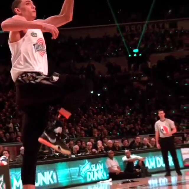 Zach Lavine wears Tune Squad MJ Space Jam Jersey for Epic Dunk