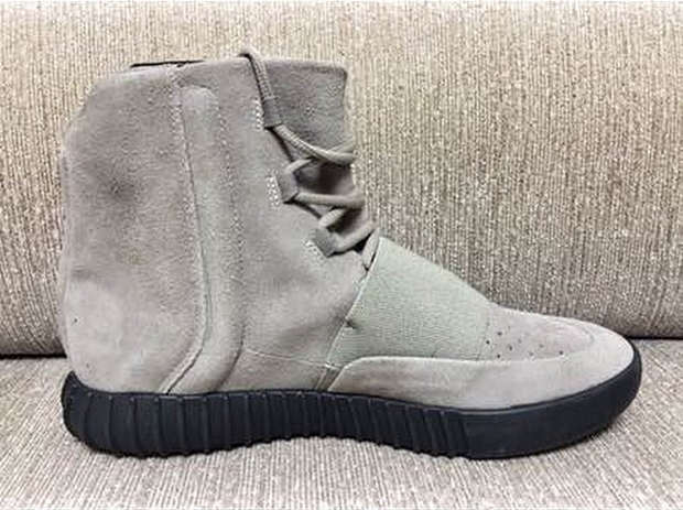 adidas-yeezy-boost-black-sole-sample-002