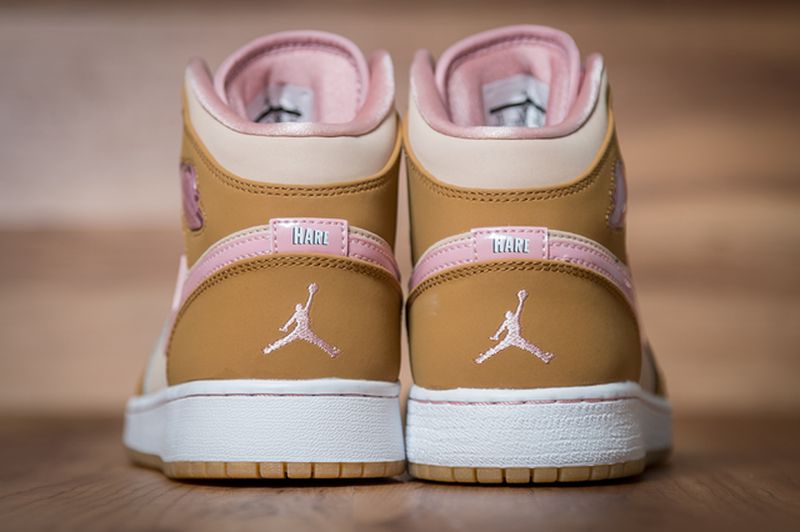 Air-Jordan-1-Mid-WB-GS-Lola-Bunny-4_result