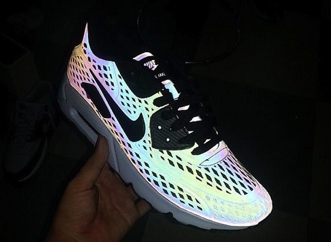 nike-air-max-90-ultra-moire-holographic