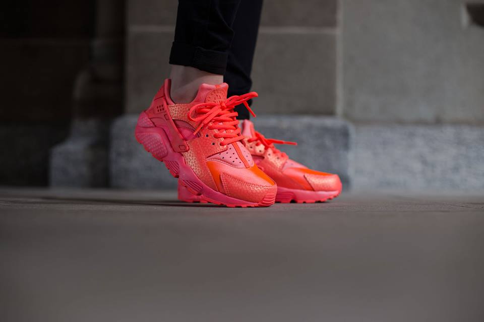 nike-air-huarache-hot-lava-2