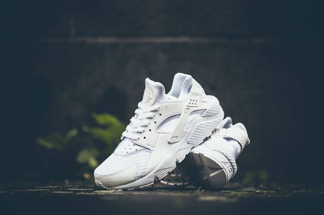 nike-air-huaraches-white_02_result_result