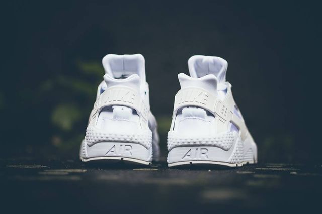 nike-air-huaraches-white_03_result_result