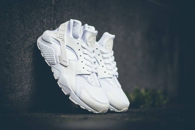 nike-air-huaraches-white_04_result_result
