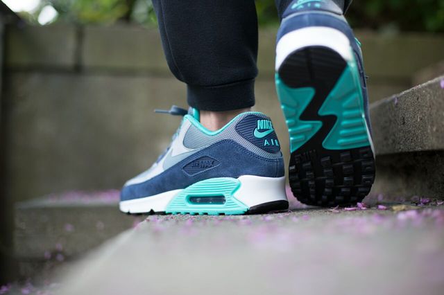 Nike Air Max 90 Essential “Blue Graphite”