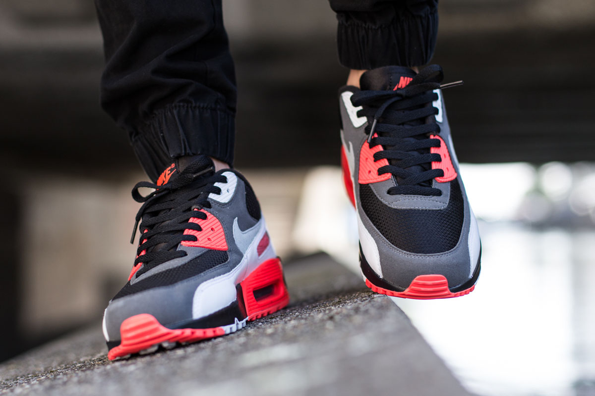 nike-air-max-90-reverse-infrared-release-3