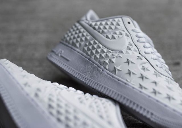 nike-air-force-1-star-white-independence-day-1_result