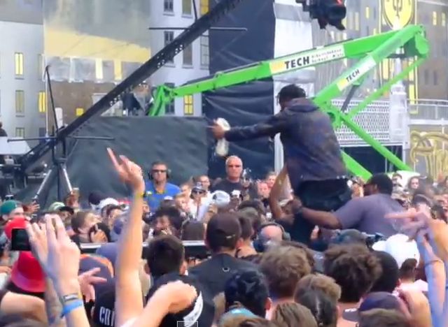 Travis Scott Catches Fan who tried Stealing His Yeezy Boost Low (Video)