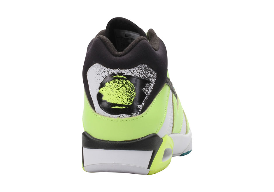 nike-air-tech-challenge-3-volt-retro-3