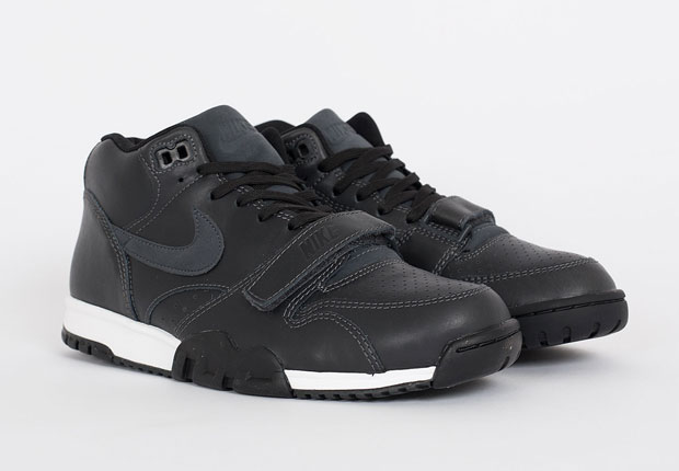 nike-air trainer 1-black leather