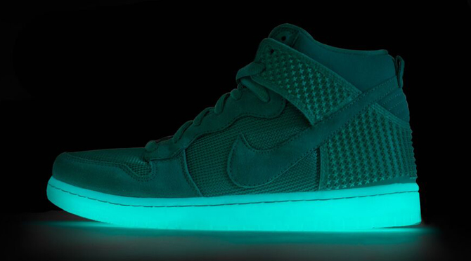 Nike Dunk High “Green Glow”