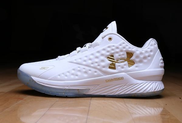 Under Armour Curry 1 Low “Friends and Family”