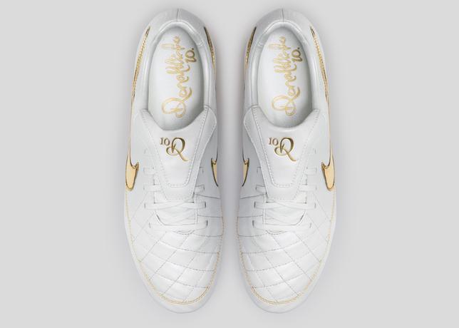 Nike_Football_Ronaldino_Tiempo_Gold_TOP_44680