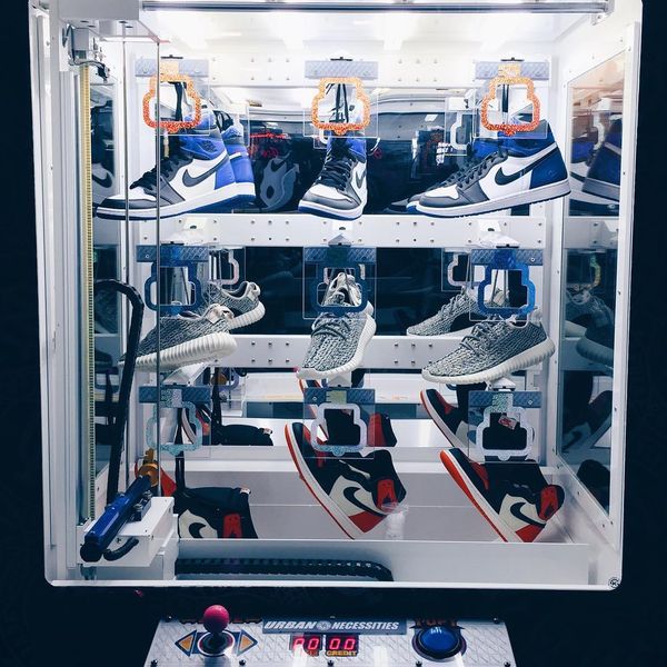 sneaker-vending-machine_02