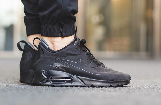 nike-air-max-90-mid-winter-black-1