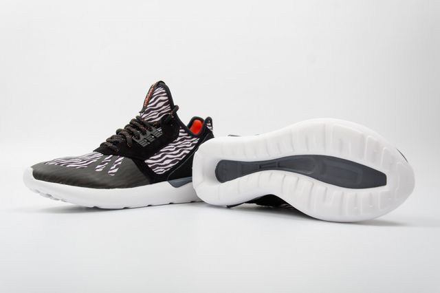 adidas-tubular runner-zebra_02