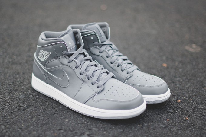 air-jordan-1-mid-triple-grey-681x454