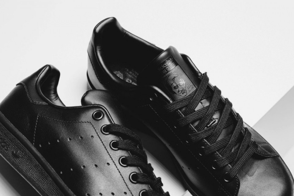 adidas-originals-stan-smith-all-black-3-960x640-1