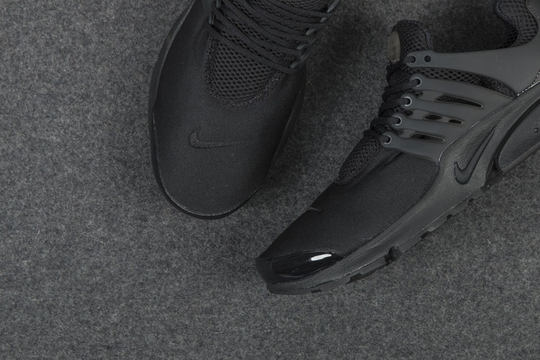 nike-air-presto-triple-black-sneaker-3